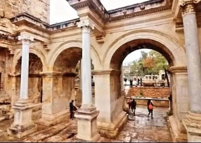Old Town Yat Limani Deniz Yakini Muhtesem Ev Αττάλεια